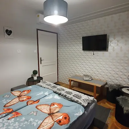Agnes Vendeghazak Siofok-apartman 2 *